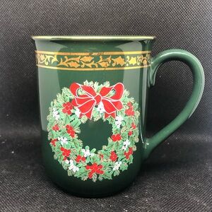 Otagiri Festive Green Holiday Mug with Wreath Design